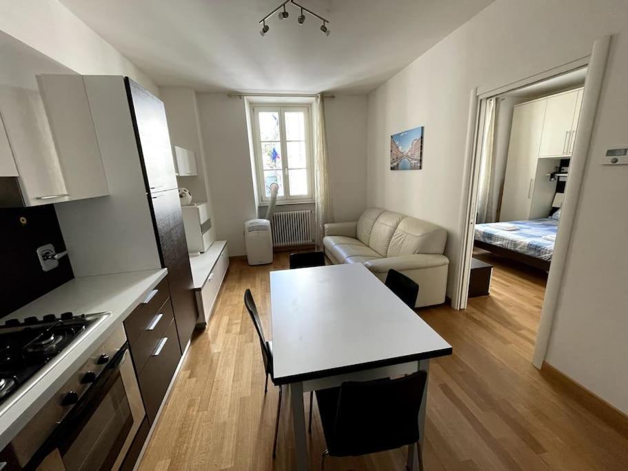 Via Milano Apartment Trieste Bagian luar foto